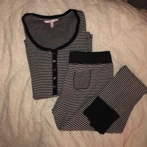 VICTORIAS SECRET| 🦋 size small pajama set!